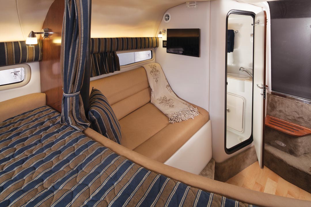 crownline-boats-cruiser-cr-294cr-feature-08